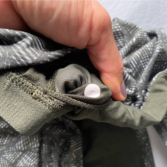 Size 6 Lululemon Wrap It Up tank - Picture 5 of 7